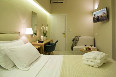 Egyptian cotton sheets, premium bedding, down comforters, pillowtop beds