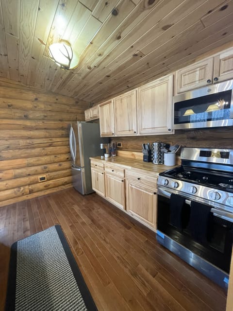 Kitchen, washing machine next to sink
