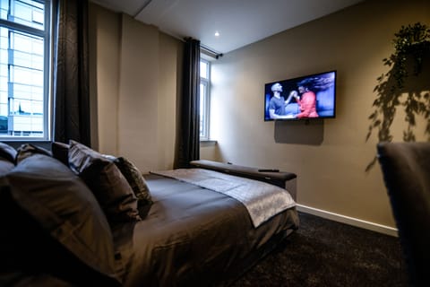 Suite, Private Bathroom | Desk, laptop workspace, blackout drapes, iron/ironing board