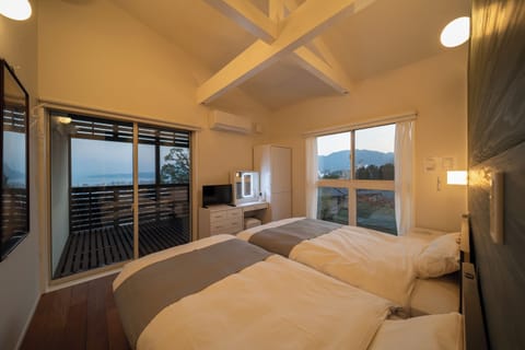 Comfort Villa, Bay View | Iron/ironing board, WiFi (free), bed sheets