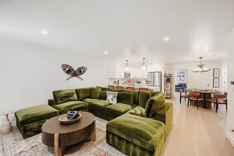 1375 Woodside Avenue #203 - Print Quality - 002 - 02 Living Room