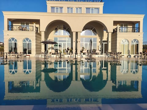 Outdoor pool, pool umbrellas, sun loungers