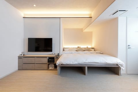 Standard Apartment | In-room safe, laptop workspace, iron/ironing board, WiFi (free)