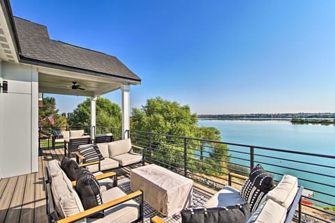 Deck | Covered Lounge | Lake Panorama | Stylish Outdoor Seating