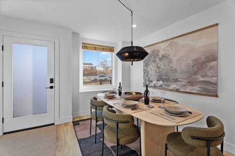 Dinning table comfortably fits 6 guests