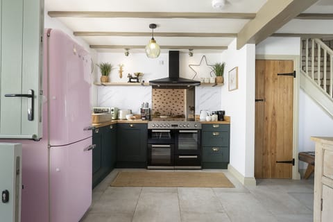 The Old Forge Kitchen- StayCotswold