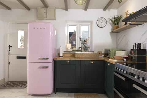 The Old Forge Kitchen- StayCotswold