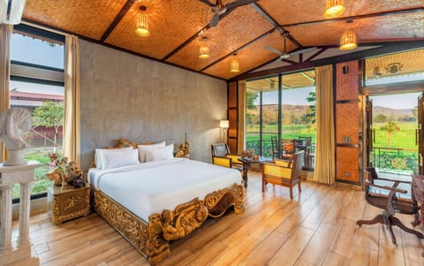 Royal Luxury cottage with Balcony & Garden View | Hypo-allergenic bedding available, minibar, desk, blackout drapes