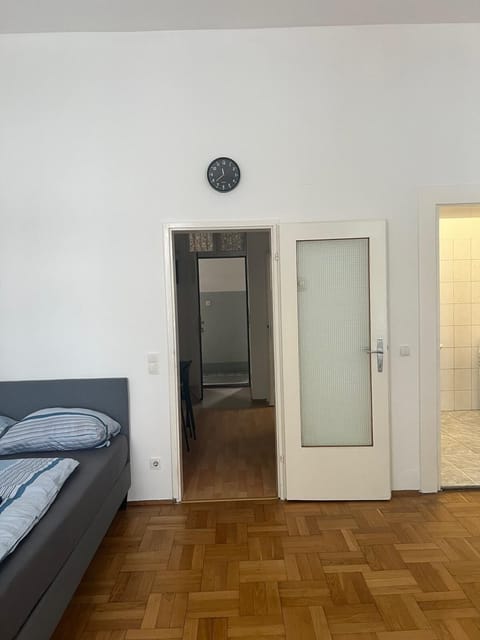 Basic Apartment | Iron/ironing board