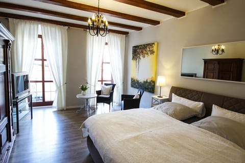 Classic Apartment, 1 Bedroom, Patio, Garden View | 1 bedroom, in-room safe, individually decorated, individually furnished
