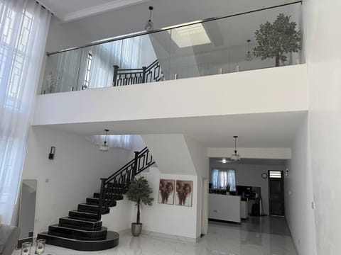 House, 3 Bedrooms, Smoking, City View | Interior