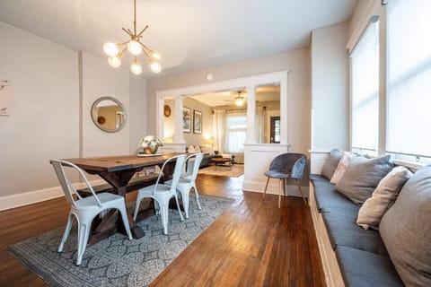 House | Living area | Flat-screen TV