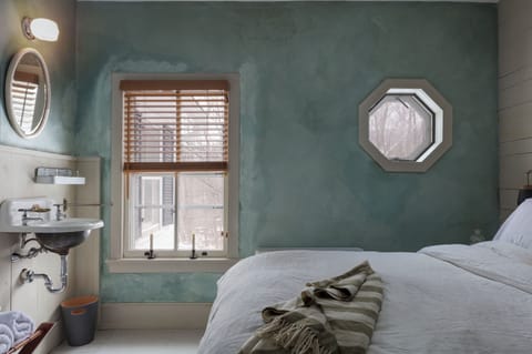 Standard Single Room, Shared Bathroom | Iron/ironing board, free WiFi