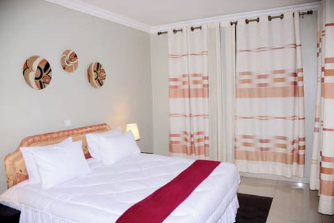 Deluxe Double Room | In-room safe, desk, laptop workspace, iron/ironing board