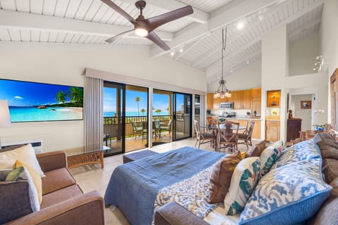 Luxury Apartment, Air conditioning, Ocean View | Living area | 50-inch Smart TV with cable channels