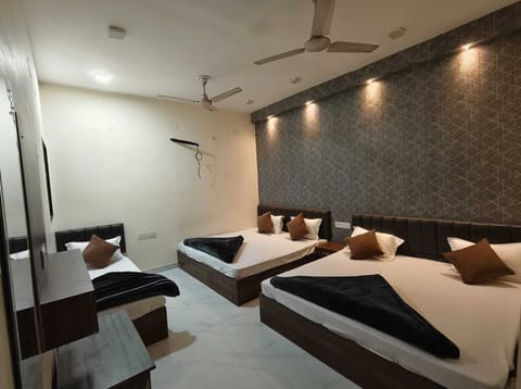 Family Room | Rollaway beds, free WiFi, bed sheets