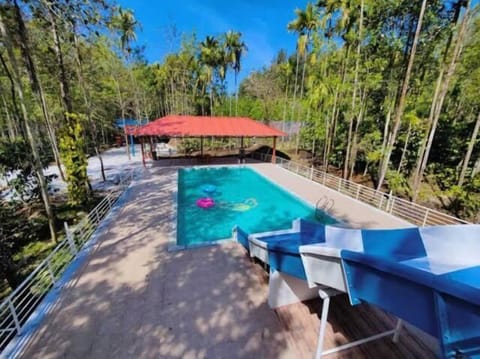 10 outdoor pools