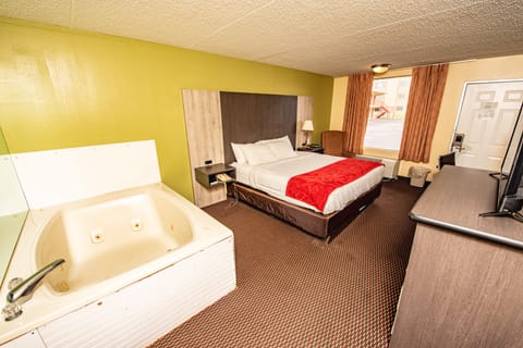 King Room With Jacuzzi | Desk, laptop workspace, free WiFi