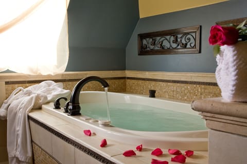 Premium Room, 1 King Bed, Jetted Tub, City View (7) | Deep soaking bathtub