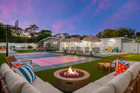 Gather ‘round, marshmallow lovers! Cozy nights, crackling flames, and the perfect spot for stories, s’mores, and a little stargazing magic.