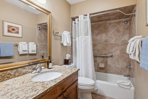 Full Bathroom stocked with all your basics including shampoo, conditioner & body