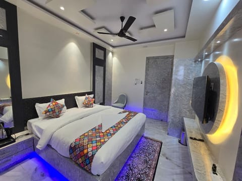 Standard Double Room, Balcony, City View | In-room safe, iron/ironing board (on request), WiFi (free)