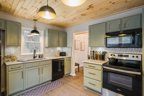 Fully stocked kitchen for all of your cooking needs