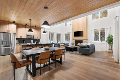 Kitchen & Dining Area