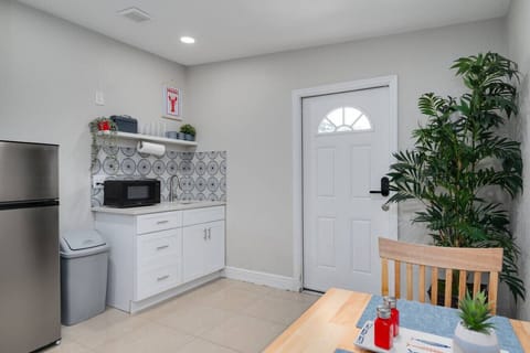 🚪 Your private entrance opens right into the cozy kitchenette.