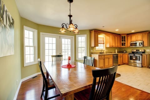 Dining Area | Dishware/Flatware
