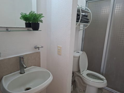 Deluxe Apartment | Bathroom