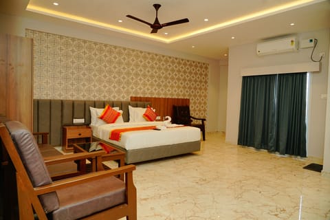Family Studio, Balcony | In-room safe, desk, laptop workspace, soundproofing