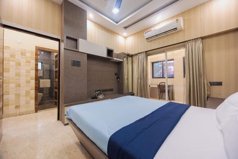 Apartment (2 Bedrooms) | 2 bedrooms, laptop workspace, iron/ironing board, bed sheets
