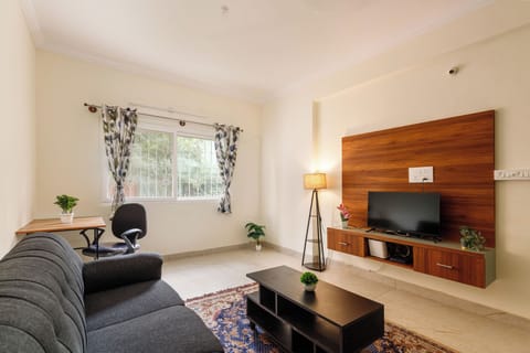 Apartment (2 Bedrooms) | Living area | TV