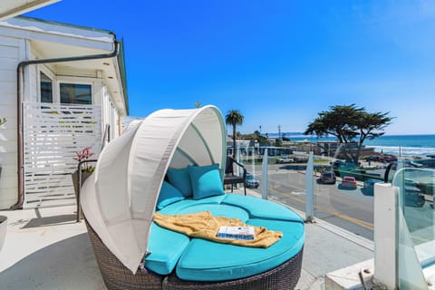 Step out onto the balcony and soak in the fresh air—your perfect spot to relax and unwind!