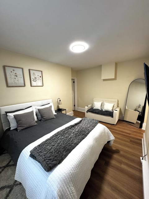 Bedroom/Living Area