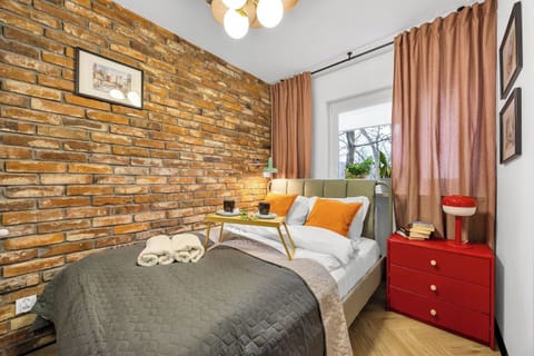 Bedroom with Queen Bed | Book Now with RENTUJEMY