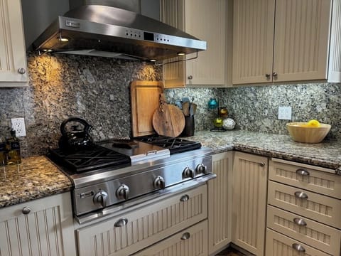 Fully-equipped kitchen