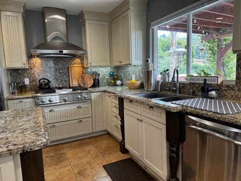 Fully-equipped kitchen