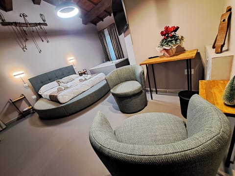 Suite, Courtyard View | Blackout drapes, free WiFi