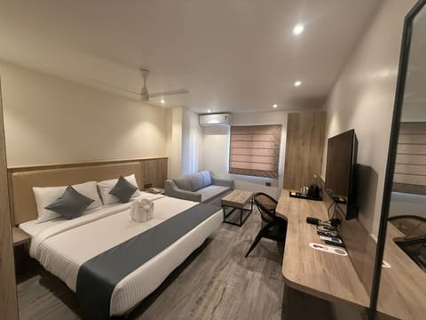 Luxury Double Room, City View | Egyptian cotton sheets, premium bedding, down comforters