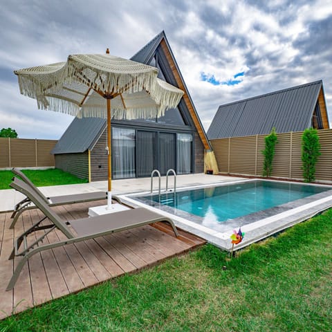 Deluxe Suite, Pool View | Exterior