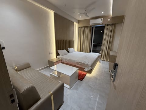 Deluxe Double Room | Desk, laptop workspace