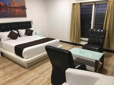 Deluxe Double Room | Laptop workspace, free WiFi