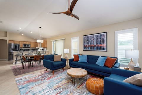 Looking from glass door to lanai toward front of house