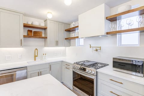 Your Fully Equipped Kitchen Area! 