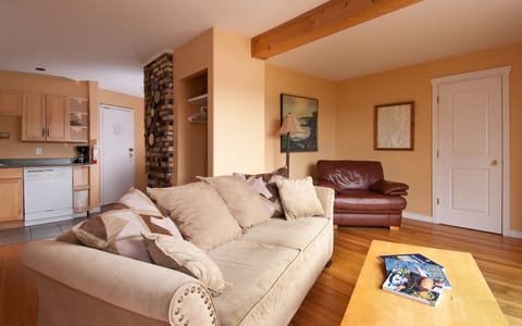 Apartment, 2 Bedrooms | Living area | Books