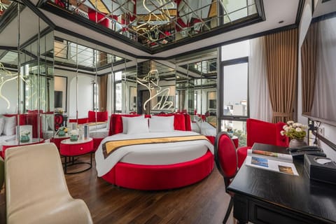 Deluxe Double Room, Balcony | Desk, soundproofing, free WiFi, bed sheets