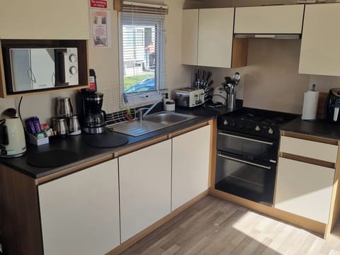 Cottage | Private kitchen | Cookware/dishes/utensils