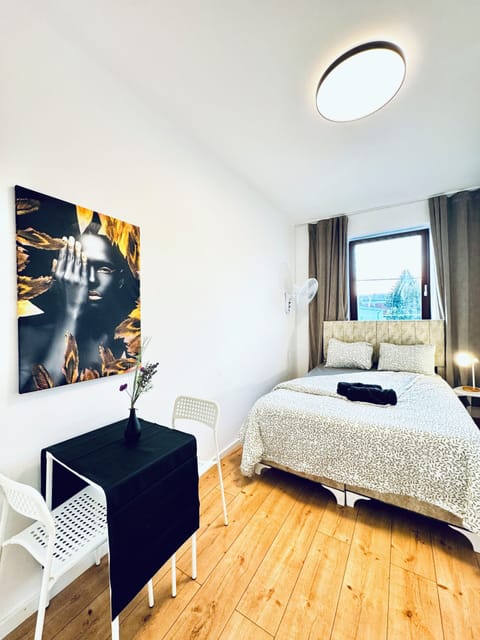 Basic Apartment | Iron/ironing board